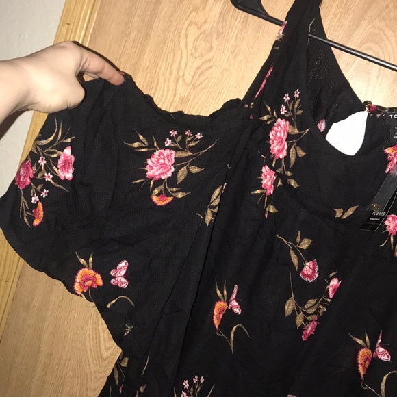 Cold shoulder floral torrid top NWT - Picture 4 of 4